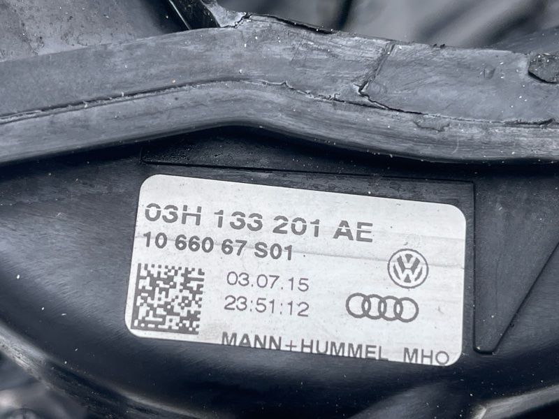 Колектор впускний 03H133201AE Volkswagen Touareg