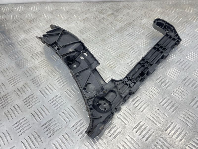 Направляюча заднього бампера 8W9807454A Audi A4 Allroad