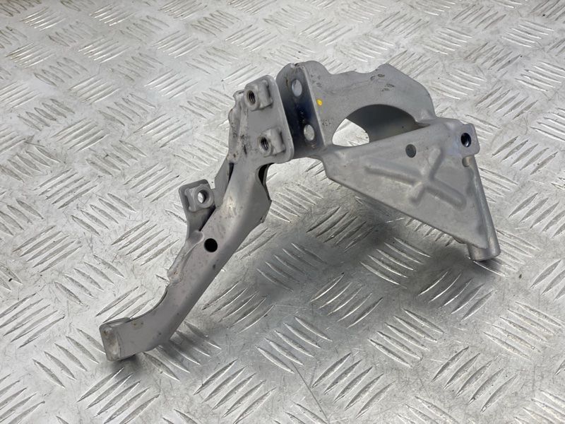 Кронштейн подушки двигуна 4H0399059G Audi A8
