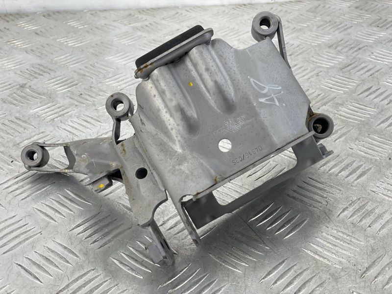 Кронштейн подушки двигуна 4H0399059G Audi A8