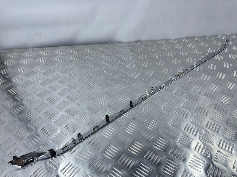 Молдинг переднего бампера 7P68530792ZZ Volkswagen Touareg