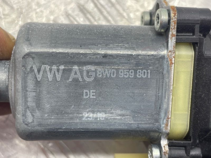 Мотор склопідйомника 8W0959801 Audi Q7
