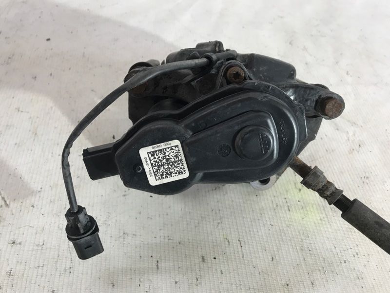 Суппорт тормозной 4H0615403B Audi S8
