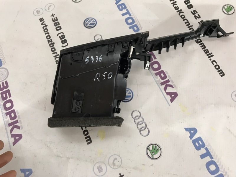 Дефлектор повітропроводу 687504GA0A Infiniti Q50
