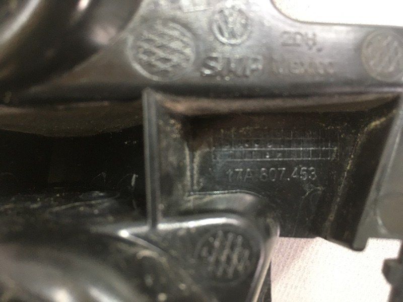 Направляющая / Крепление / Кронштейн бампера 17A807453 Volkswagen Jetta