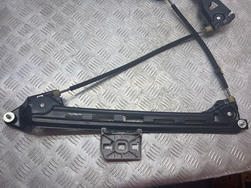 Склопідйомник Volkswagen CC