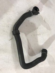Патрубок системи охолодження 5QN122051AC Volkswagen Tiguan