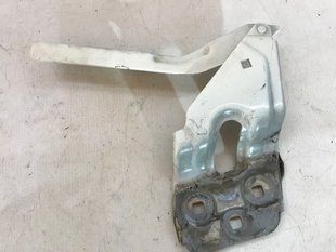 Петля капота 7P6823301 Volkswagen Touareg