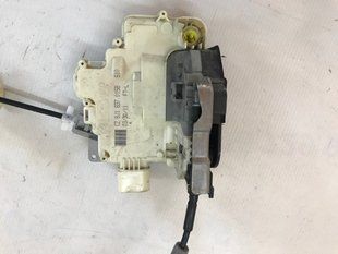 Замок передней двери 8J1837015B Volkswagen Touareg