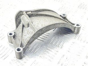 Кронштейн генератора 06E903143D Audi Q7