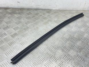 Ущільнювач паза скла внутрішній 8W0839479 Audi A4 Allroad