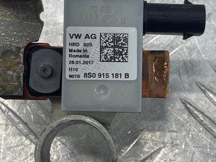 Клемма аккумулятора с блоком контроля АКБ 8S0915181B Audi A6