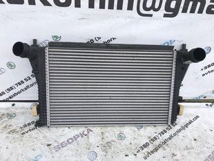 Радіатор інтеркулера 5C0145803B Volkswagen Passat
