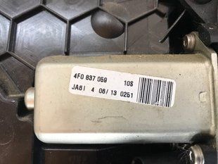 Приводной блок двери левый 4F0837059 Audi S8 Audi A6, Audi A7, Audi A8, Audi Q7, Audi RS7, Audi S6, Audi S7, Audi S8, Audi SQ7