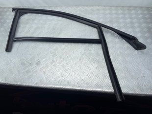 Направляющая стекла двери 4H0837432 Audi A8