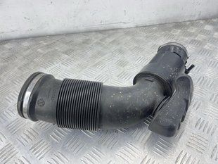 Патрубок воздушного фильтра 06E129629R Audi Q7