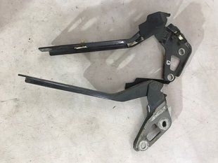 Петля капота 4L0823301 Audi Q7