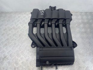 Колектор впускний 03H133201AE Volkswagen Touareg