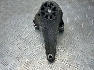 Опора / кронштейн двигуна 7L8199308F Audi Q7