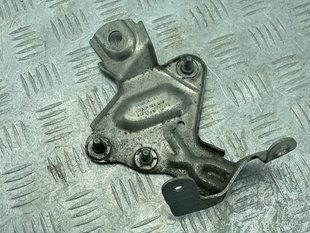 Опорный кронштейн блока ABS 4M0614125F Audi Q7