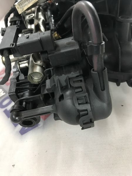 Колектор впускний 06J133185DF Volkswagen Tiguan