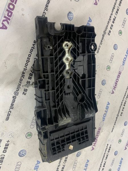 Кріплення акумулятора DG9310723A Ford Fusion