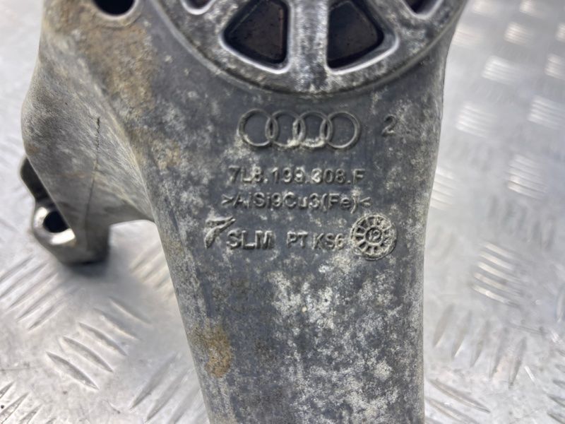 Опора / кронштейн двигуна 7L8199308F Audi Q7