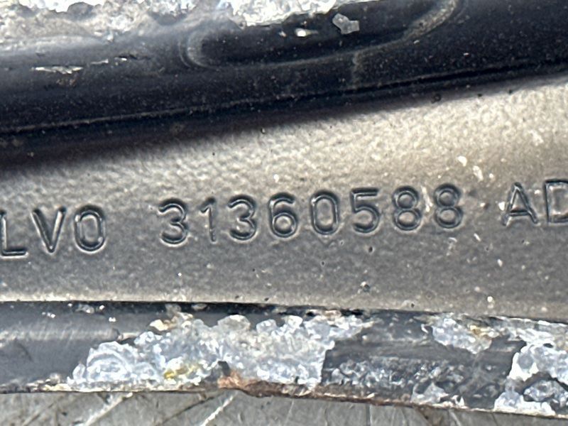 Важіль задньої підвіски поперечний нижній 31360855 Volvo XC60