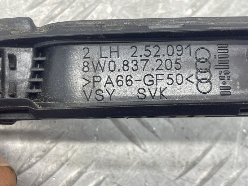 Ручка двери внешняя 8W0837205 Audi A4
