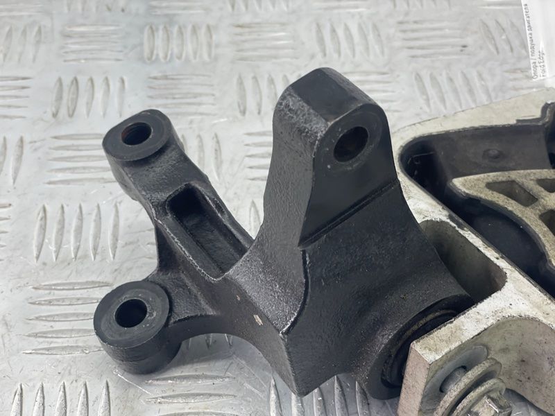 Кронштейн подушки двигателя Ford Fusion
