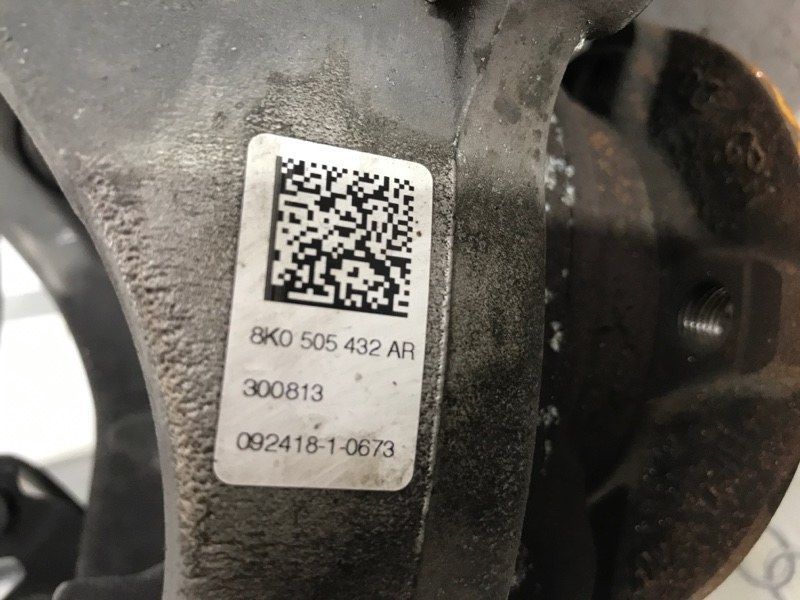 Поворотний кулак / цапфа з підшипником 8K0505432AR Audi A6