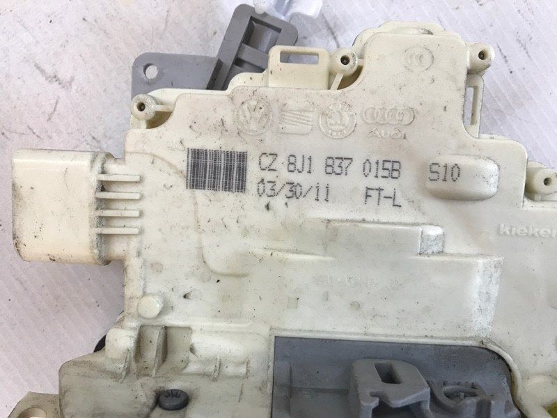 Замок дверей 8J1837015B Volkswagen Touareg