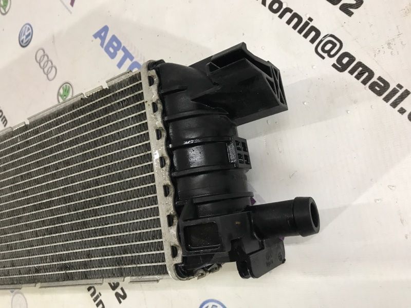 Радіатор інтеркулера 8K0145804E Audi A6