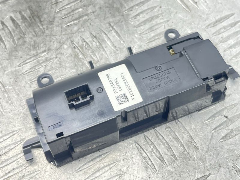 Дисплей і панель керування кліматом 31346788 Volvo XC90