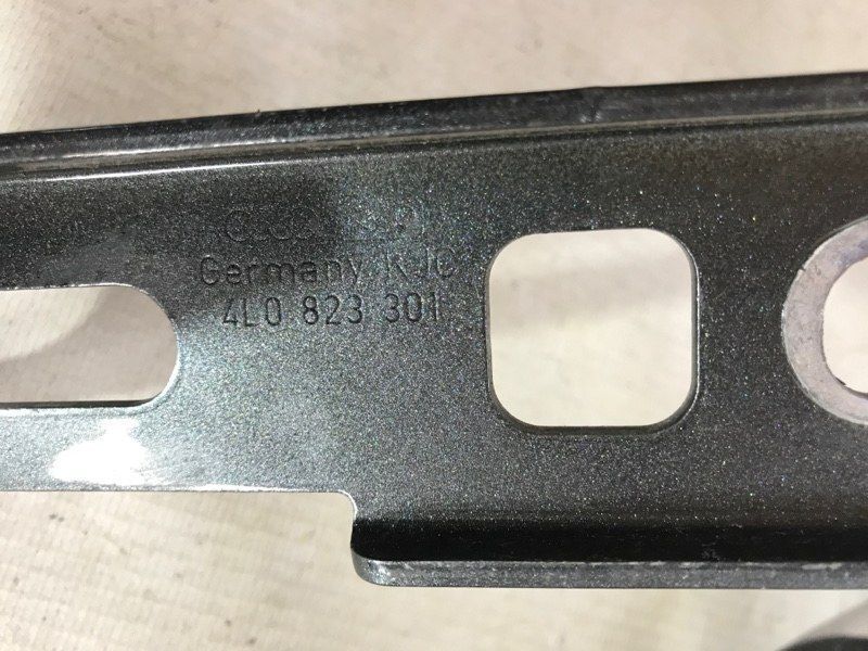 Петля капота 4L0823301 Audi Q7