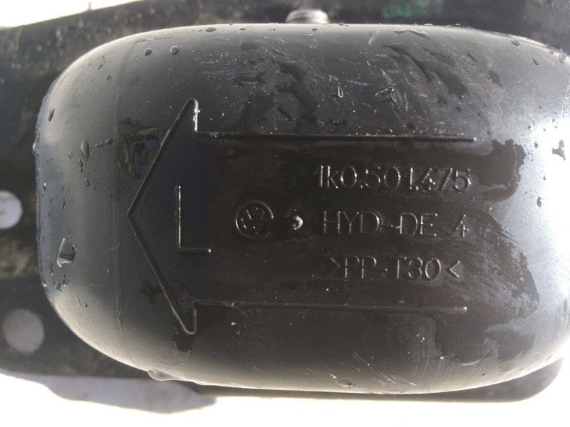 Кронштейн кріплення важеля 1K0501475 Volkswagen Passat