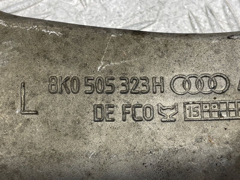 Важіль задньої підвіски поперечний верхній лівий 8K0505323H Audi Q5 Audi A4, Audi A4 Allroad, Audi A5, Audi A6, Audi A7, Audi A8, Audi Q5, Audi RS5, Audi RS7, Audi S4, Audi S5, Audi S6, Audi S7, Audi S8, Audi SQ5