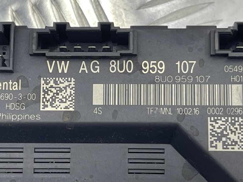 Блок керування кришкою багажника 8U0959107 Audi Q3