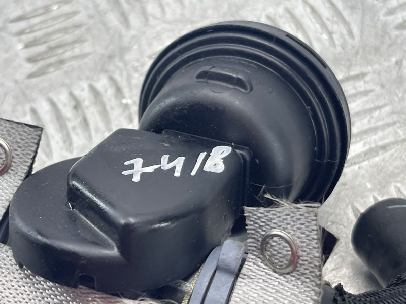 Клапан Audi A8