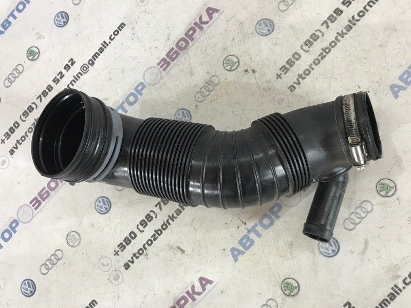 Патрубок повітряного фільтра 5N0129656 Volkswagen Tiguan