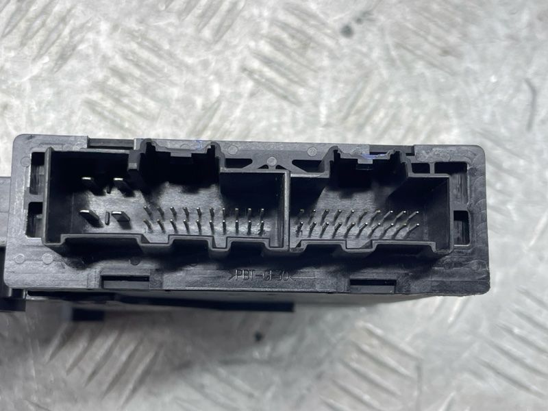 Блок керування дверей 31674757 Polestar 2