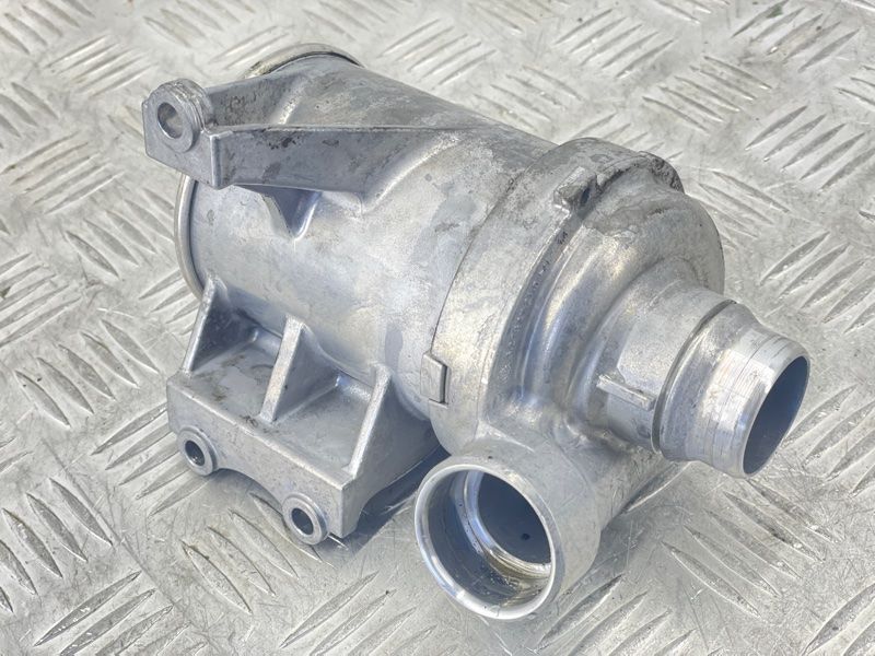 Насос охолоджувальної рідини 31368715 Volvo XC90 Volvo S60, Volvo S60 Cross Country, Volvo S80, Volvo S90, Volvo V60, Volvo V60 Cross Country, Volvo V90, Volvo V90 Cross Country, Volvo XC40, Volvo XC60, Volvo XC70, Volvo XC90