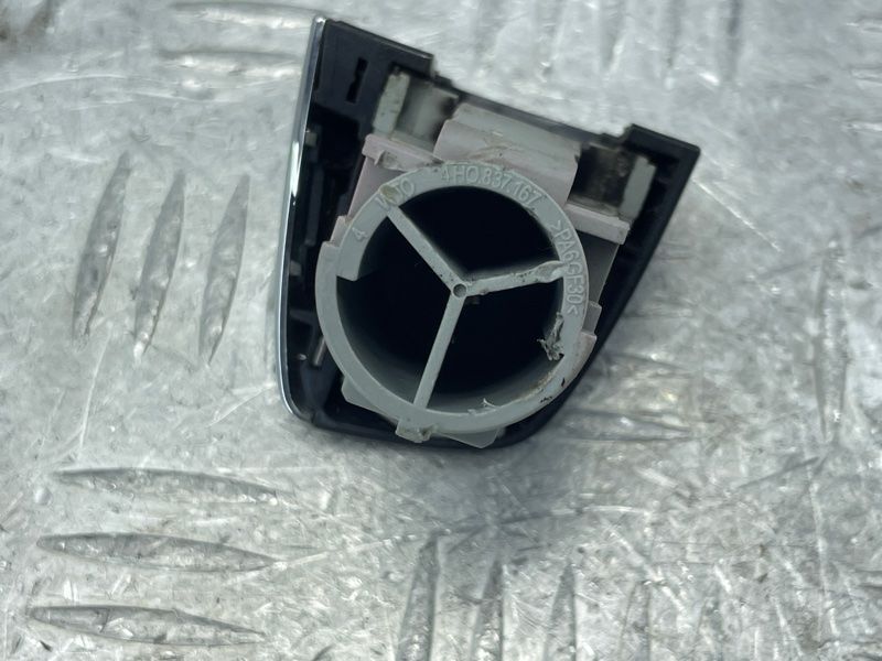 Колпачок ручки двери c хромированой накладкой 4H0837879C Audi A8