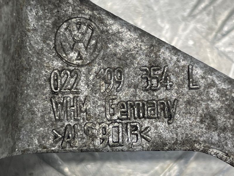 Корпус масляного фильтра 022199354L Volkswagen Touareg