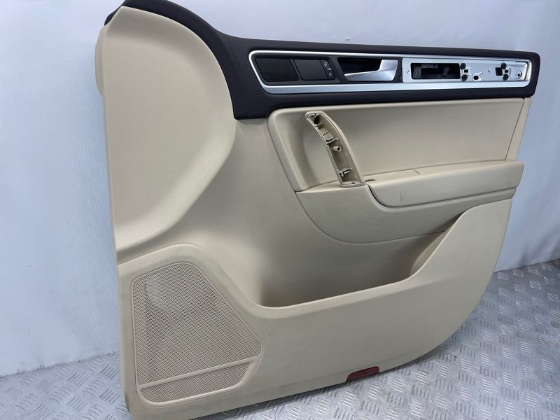 Карта / Обшивка двери Volkswagen Touareg