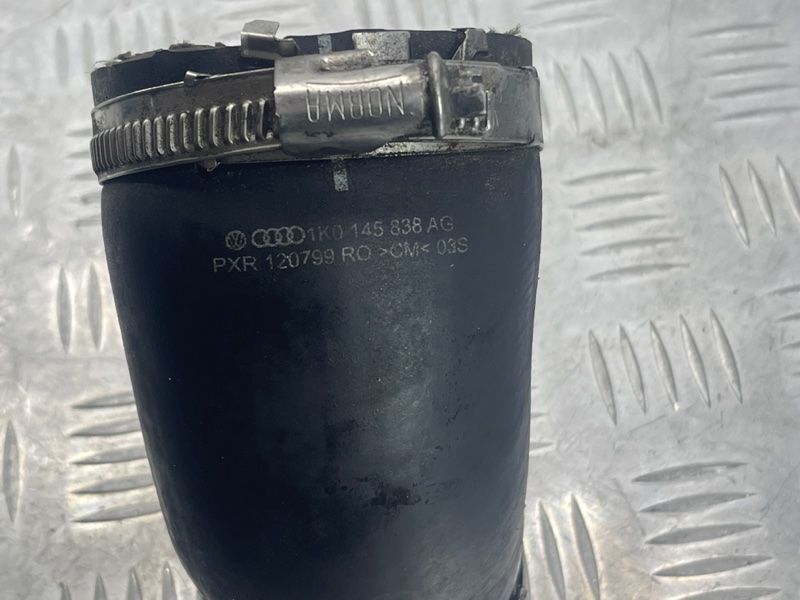 Патрубок интеркулера 1K0145838AG Volkswagen CC