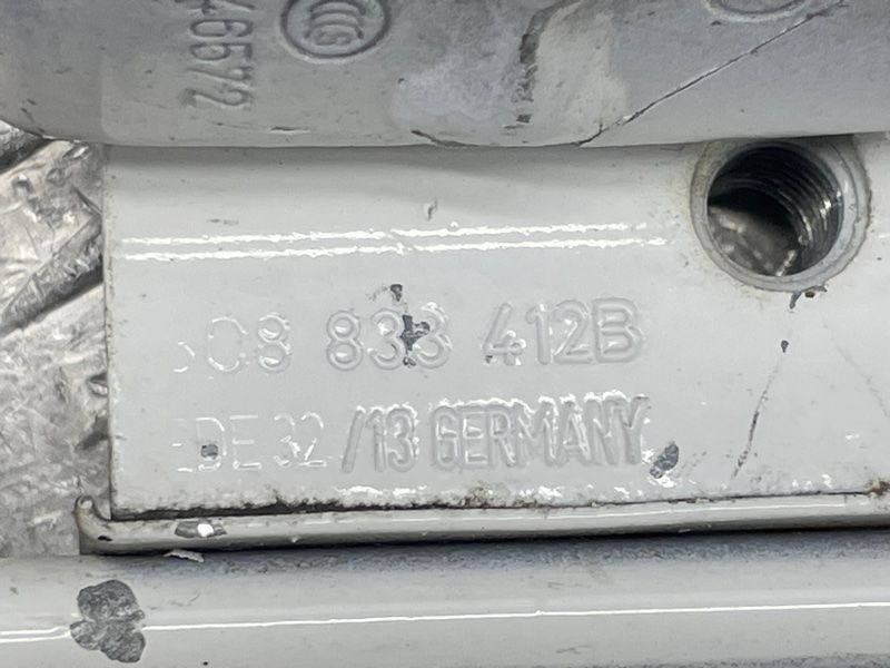 Петля дверей нижня 3C8833412B Volkswagen CC