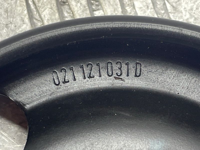 Шків помпи 021121031D Volkswagen Touareg