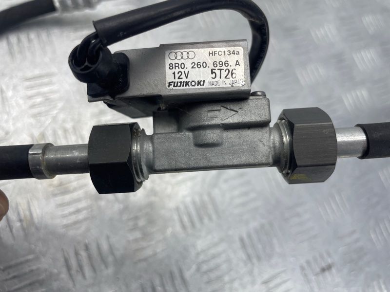 Клапан 8R0260696A Audi Q7