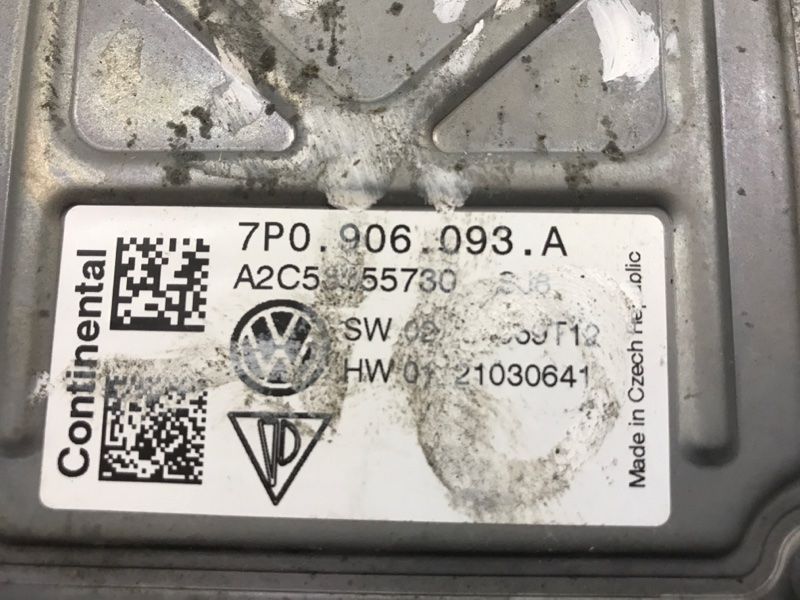 Блок керування паливним насосом 7P0906093A Volkswagen Touareg